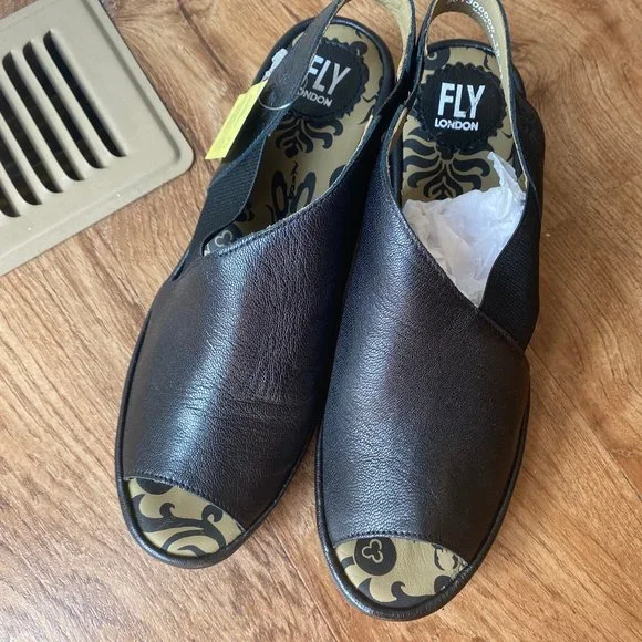 Sandals - Picture 1 of 3